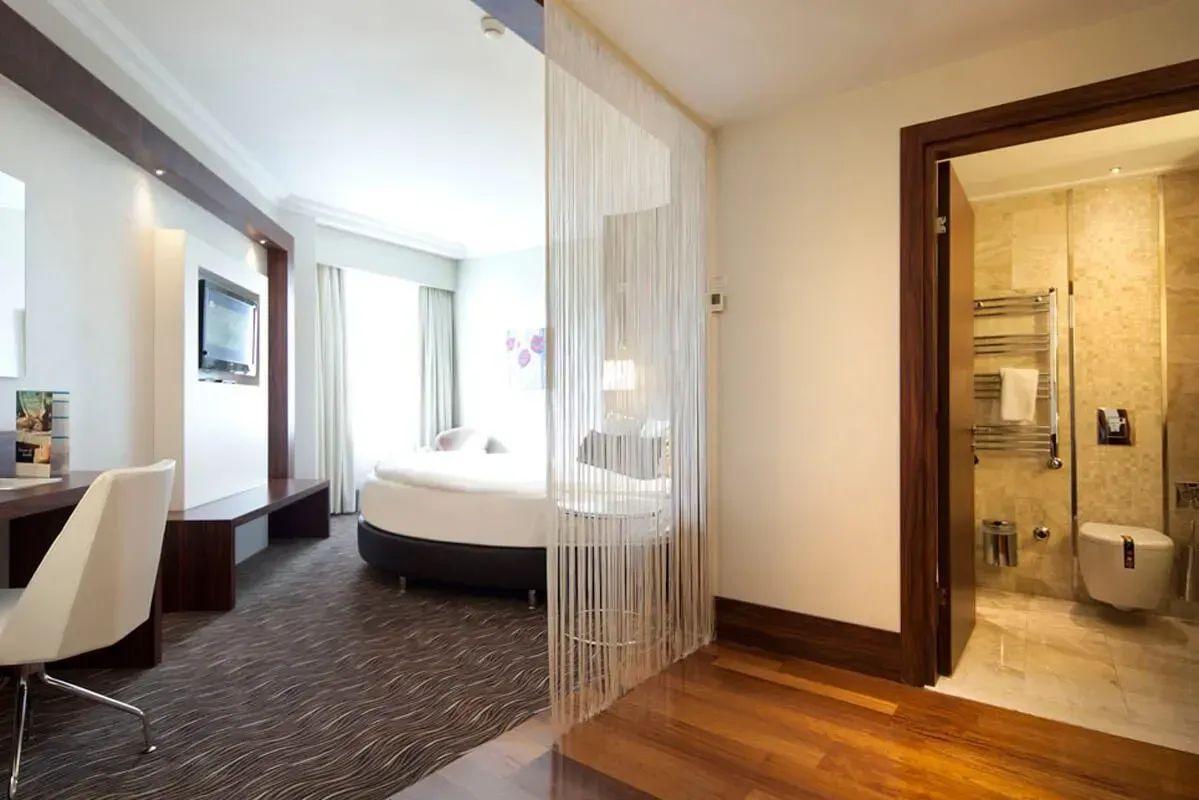 PRINCE SUITE